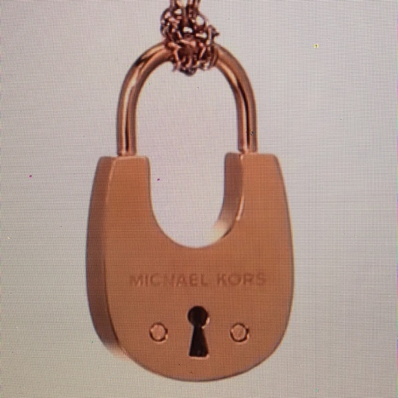 🎉NIB MICHAEL KORS PAVE PADLOCK NECKLACE 🎉 - Picture 3 of 7